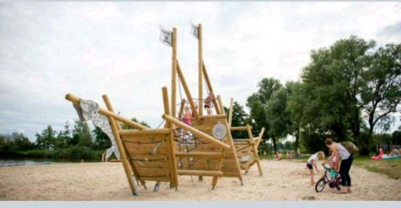 Kajuit423 6Pers 5Sterren Vakantiepark Bergumermeer Aan Het Water In Friesland Met Zwembad Βίλα Suameer Εξωτερικό φωτογραφία