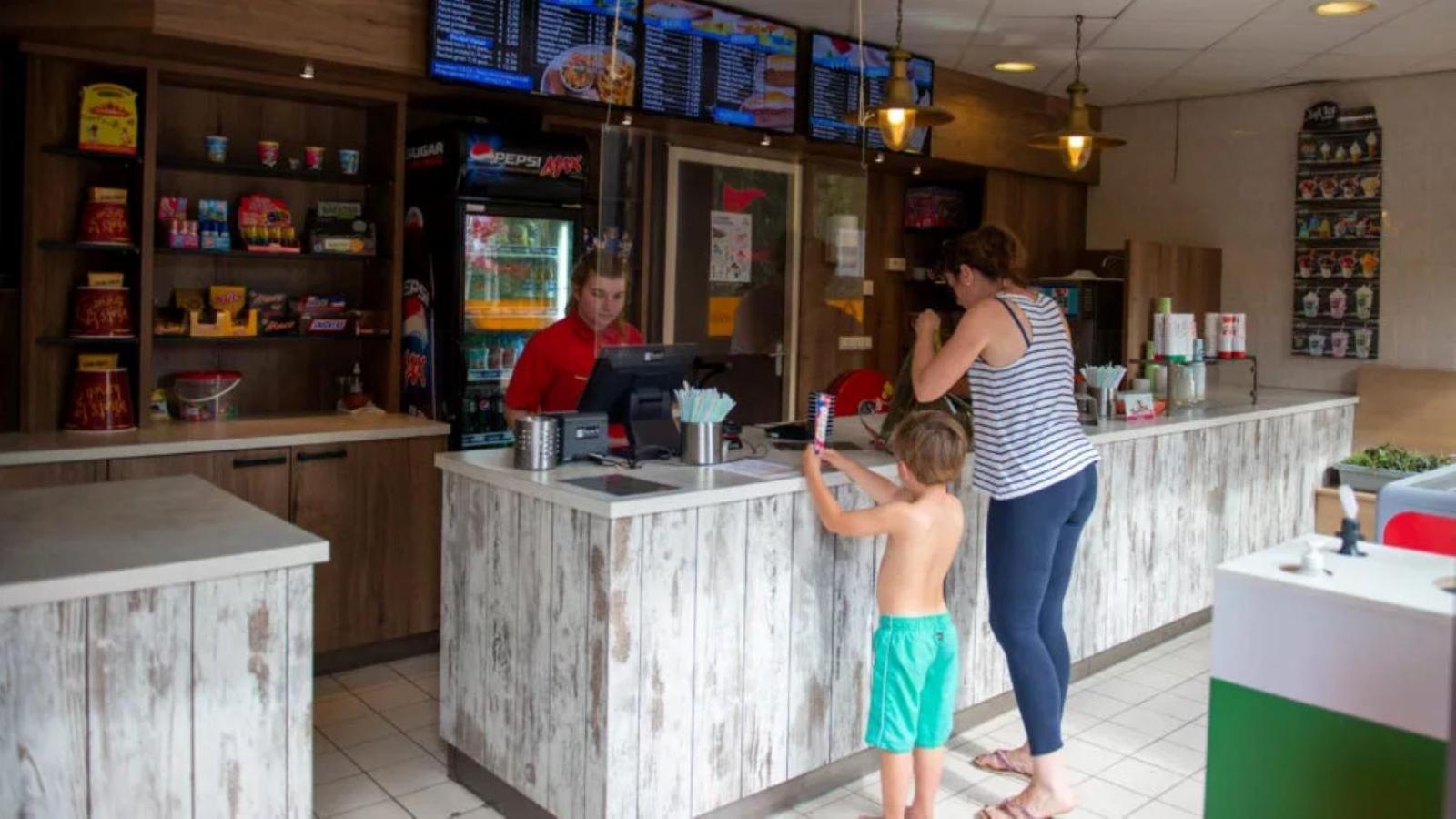 Kajuit423 6Pers 5Sterren Vakantiepark Bergumermeer Aan Het Water In Friesland Met Zwembad Βίλα Suameer Εξωτερικό φωτογραφία
